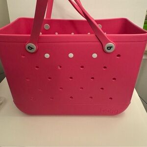 NWT. BOGG bag. Large pink fuschia bogg tote bag. Approx. 19x15x9.25.